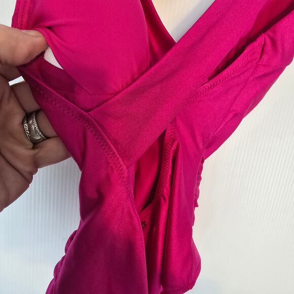 L'Agence Shimmer Solids Lisa Plunge One-Piece Swimsuit Fuchsia  Small NEW - Picture 6 of 10